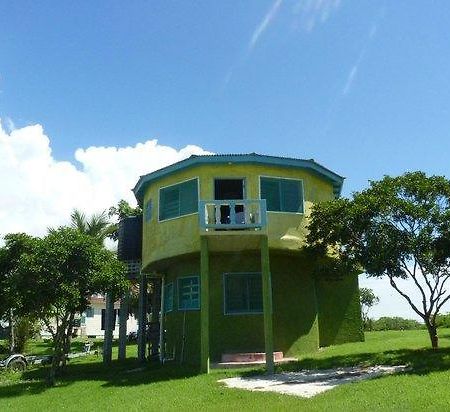 Waikiki Guest House Treasure Beach Exterior photo