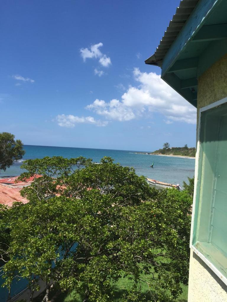 Waikiki Guest House Treasure Beach Exterior photo